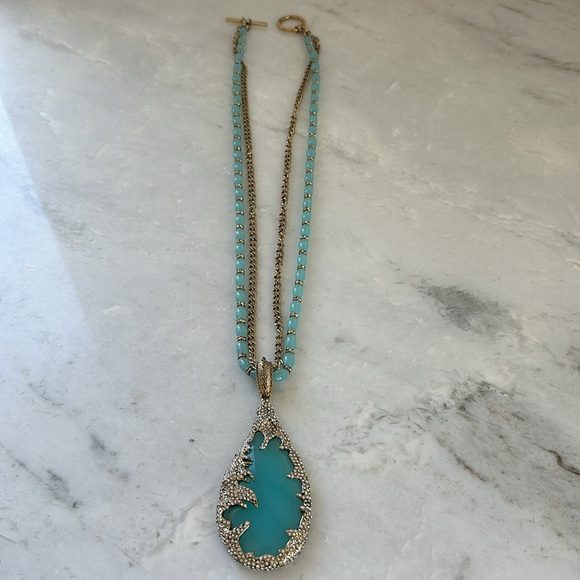 Beautiful Large Turquoise & Gold Tone Pendant Necklace With Crystal Details - Picture 3 of 7